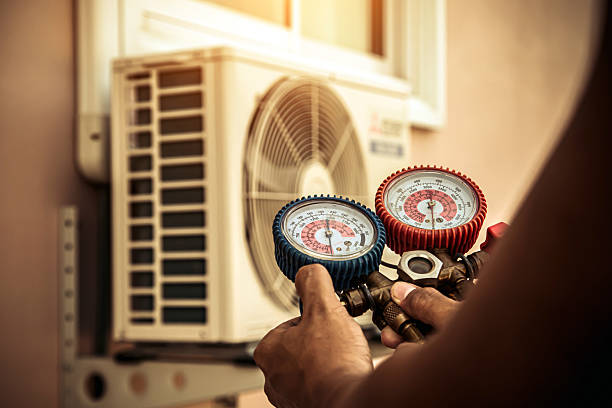 Professional Hvac technician working in Voorheesville, NY